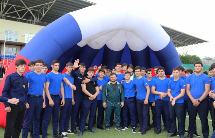 В Сунже на стадионе Дьякова провели Всероссийскую акцию "Зарядка с чемпионом".